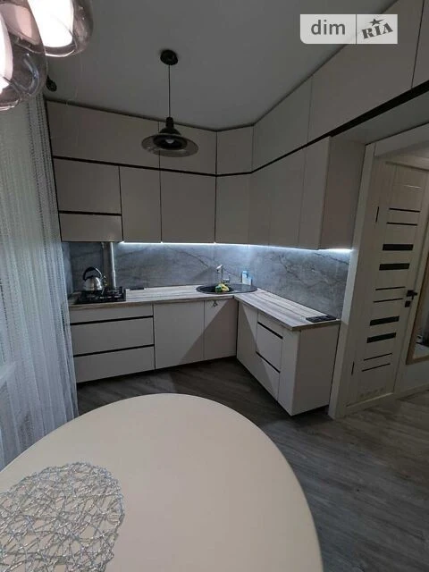 Продаж 1к квартири 32 кв. м на вул. Вахтанга Кікабідзе 8 • I