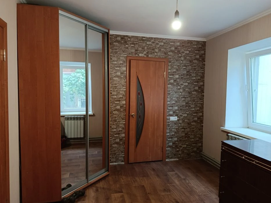 Продам Часть дома-3 комн.50/44/13- летняя кухня,в/у,ремонт,4