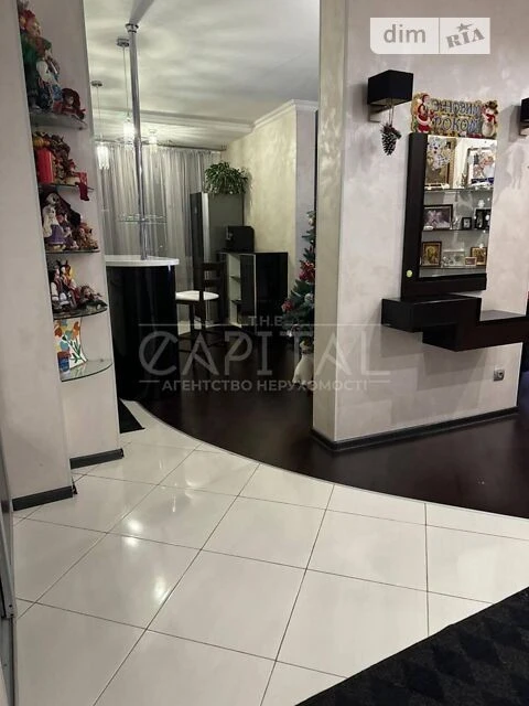 Продаж 3к квартири 114 кв. м на вул. Дніпровська наб. 19-А •