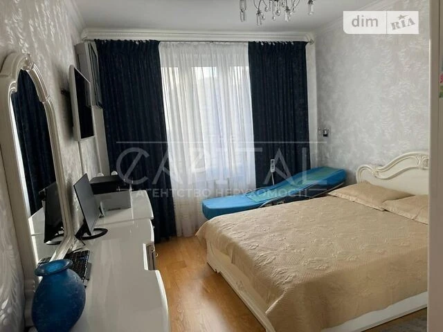 Продаж 3к квартири 114 кв. м на вул. Дніпровська наб. 19-А •