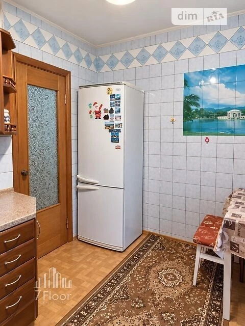 Продаж 3к квартири 82 кв. м на вул. Олександри Екстер 12 • I