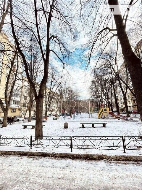 Оренда 3-к квартири біля метро Арсенальна, парку Слави і Лав
