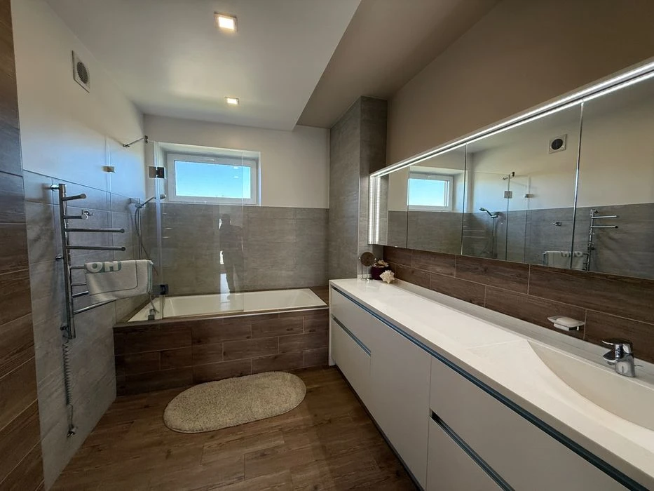 Продам готовий будинок 150м² біля лісу, Київ. Ремонт, меблі,