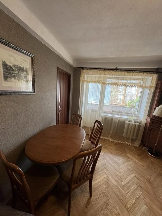 Оренда 2к квартири, вул Бойчука 13-Б, Печерськ, метро Звірин