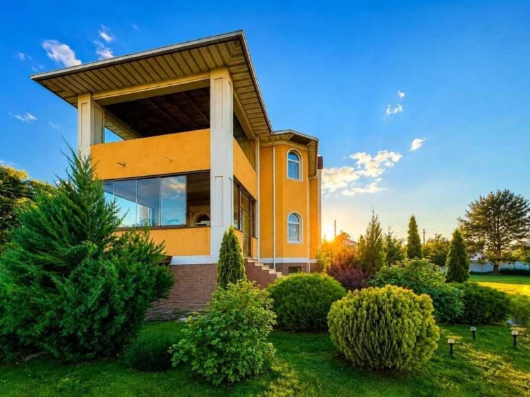Продаж будинку 390 м², Лісова