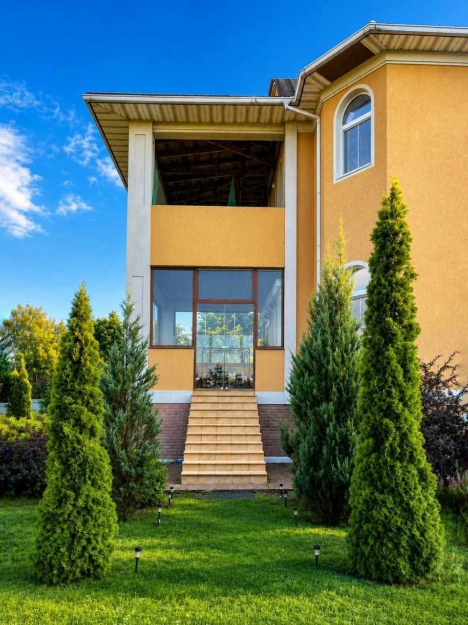 Продаж будинку 390 м², Лісова