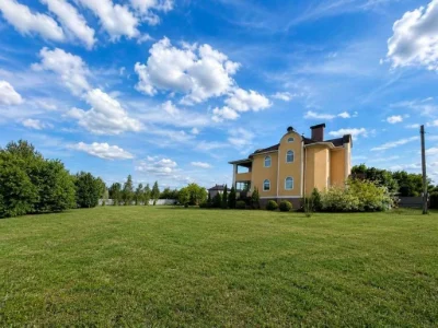 Продаж будинку 390 м², Лісова
