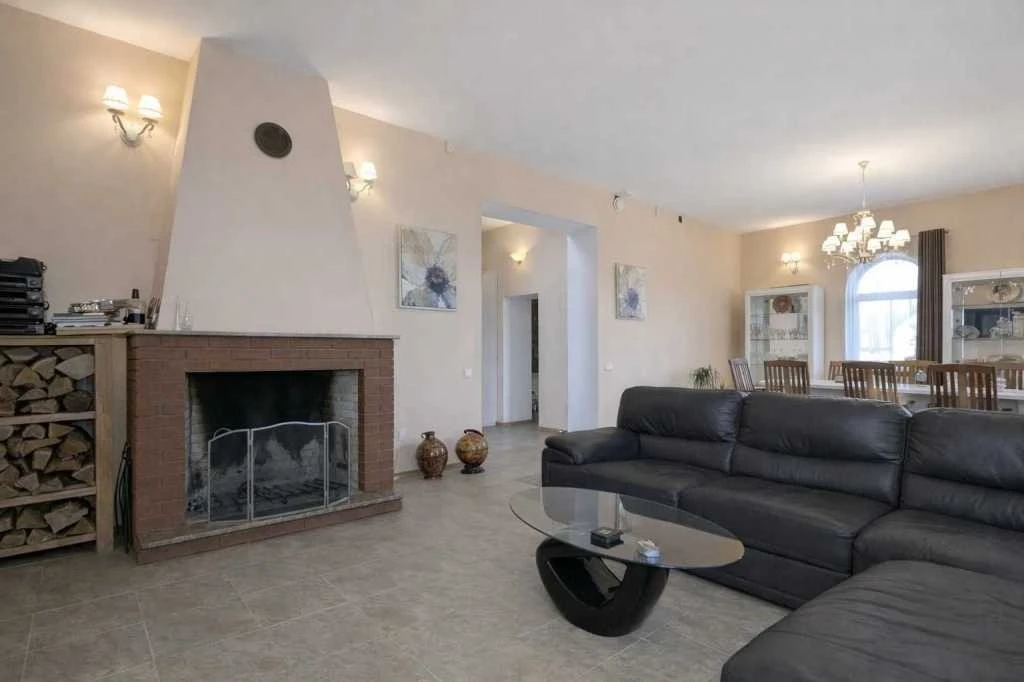 Продаж будинку 390 м², Лісова