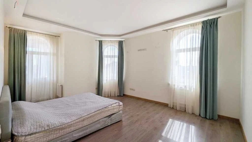 Продаж будинку 390 м², Лісова