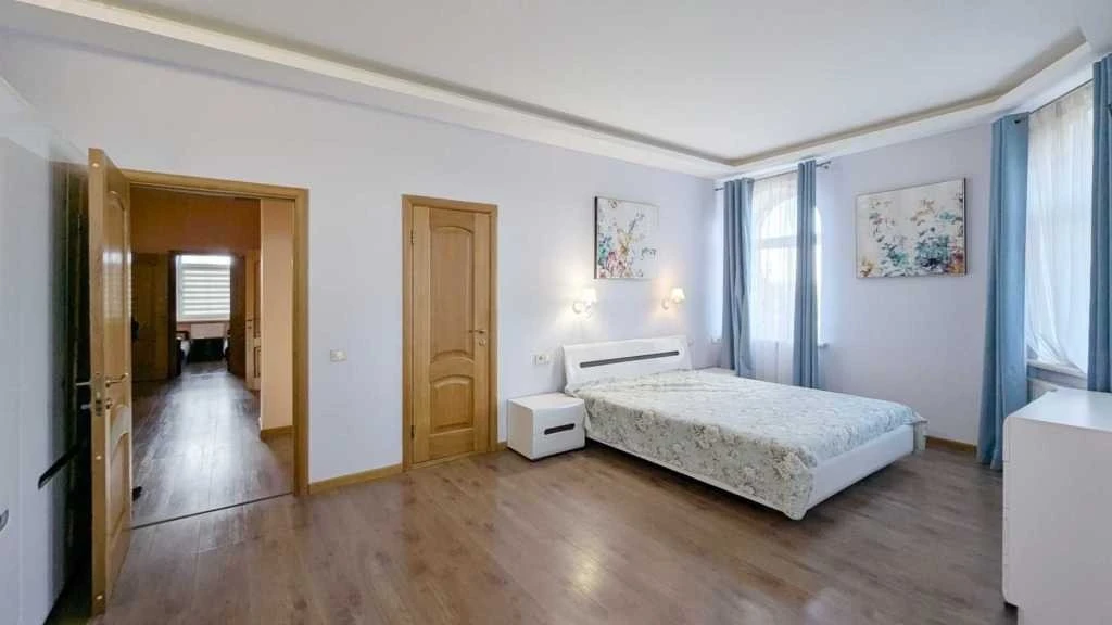 Продаж будинку 390 м², Лісова