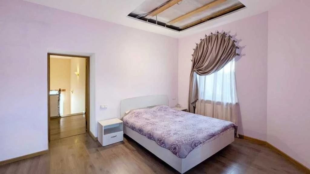 Продаж будинку 390 м², Лісова