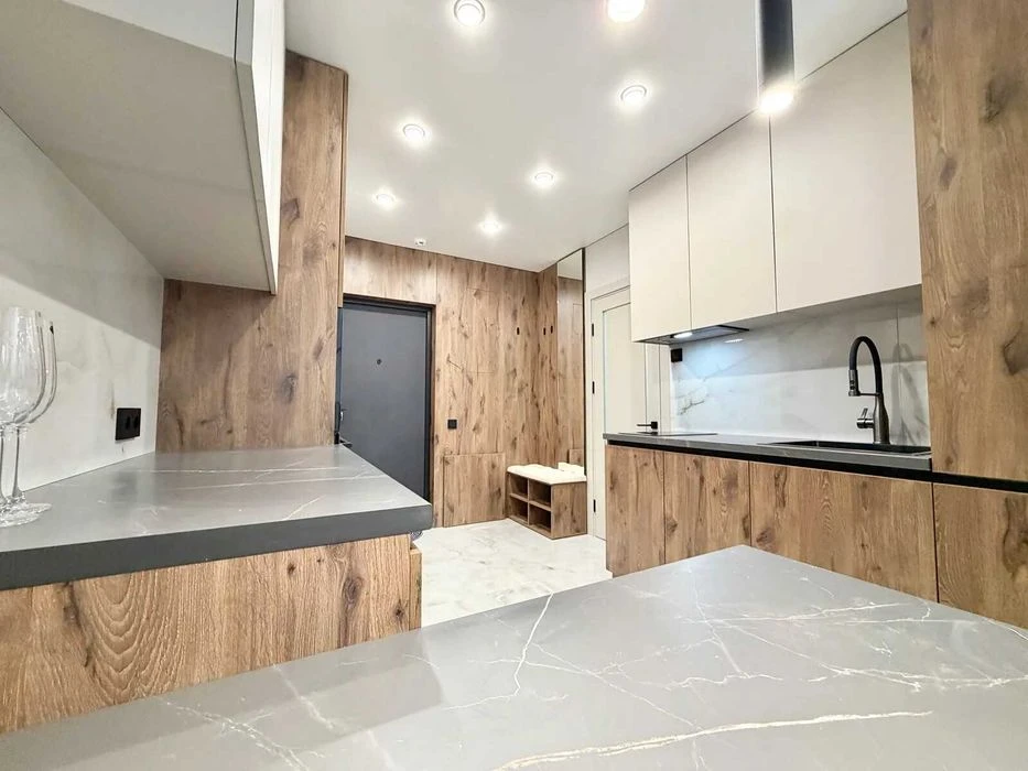 Стильна смарт квартира з балконом в Manhattan Up