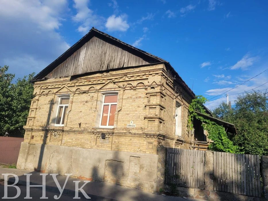 Продаж будинку під реконструкцію в центрі міста