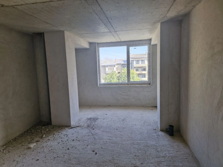продам 2к.квартирк +велика кухня-студія цент міста