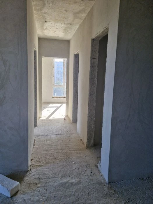 продам 2к.квартирк +велика кухня-студія цент міста