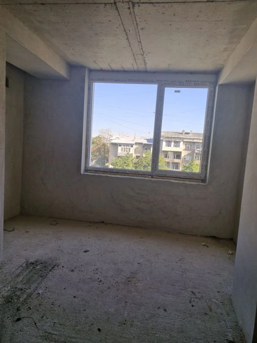 продам 2к.квартирк +велика кухня-студія цент міста