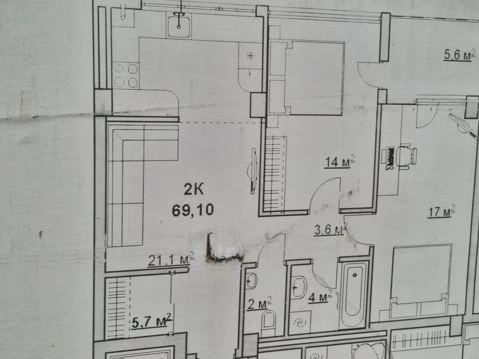 продам 2к.квартирк +велика кухня-студія цент міста