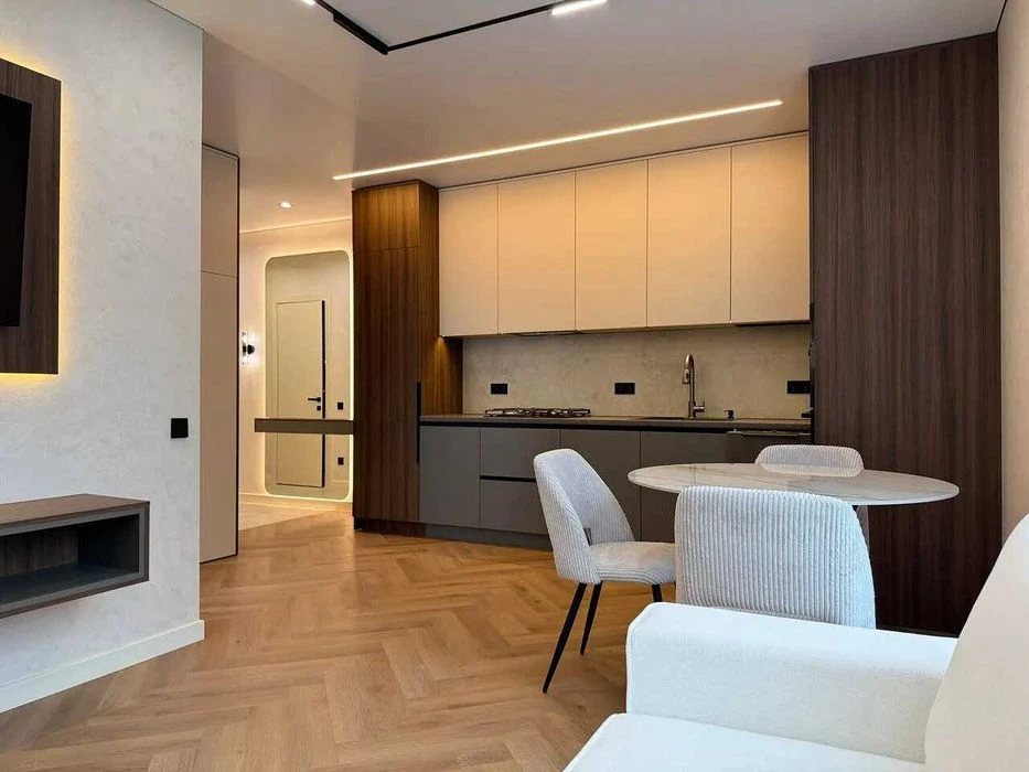 Однокімнатна квартира з кухнею-вітальнею в самому центрі міс