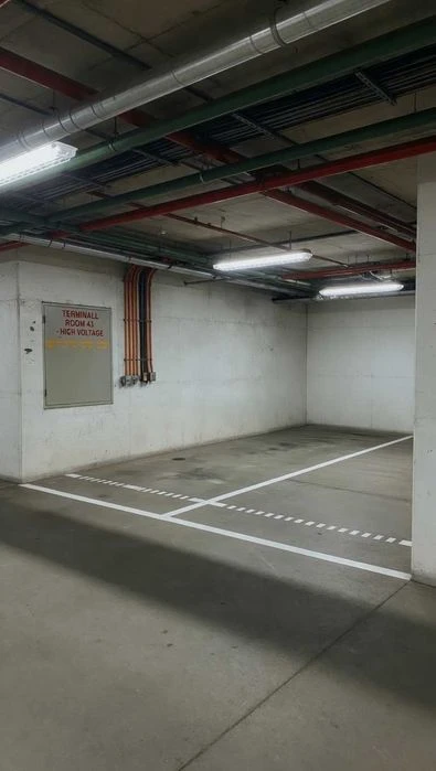 Продаж паркомісця — вул. Пекарська, 57Б (з орендарем)