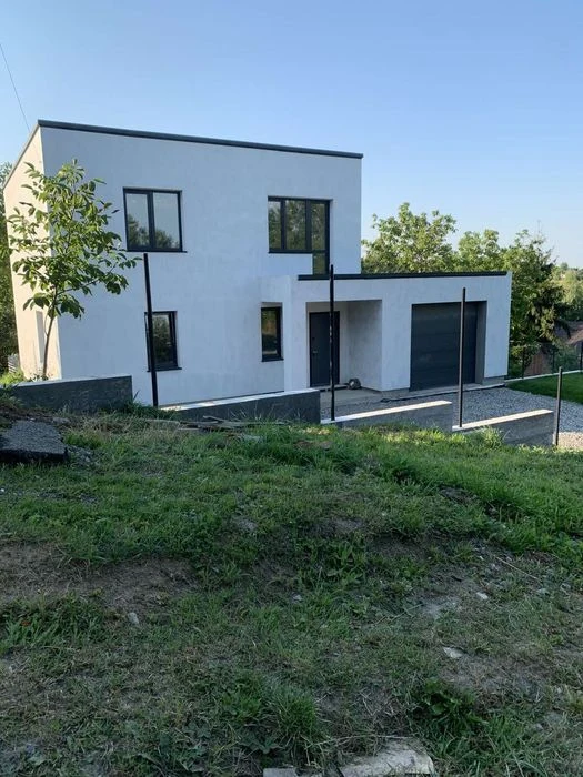 Продається будинок в мікрорайоні Лезнево!
