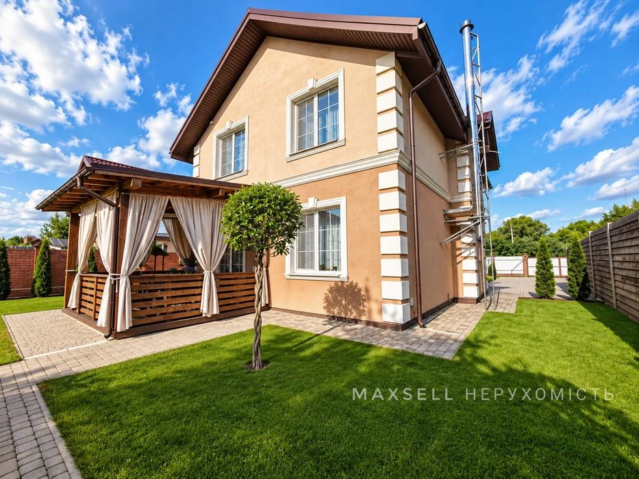Продам чудовий будинок з дуже стильним ремоном і затишною ді