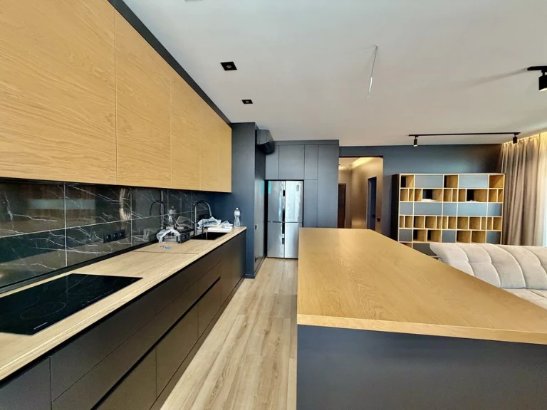 Продажа трехкомнатной  квартииры ЖК-4 Сезона. Проспект Леси