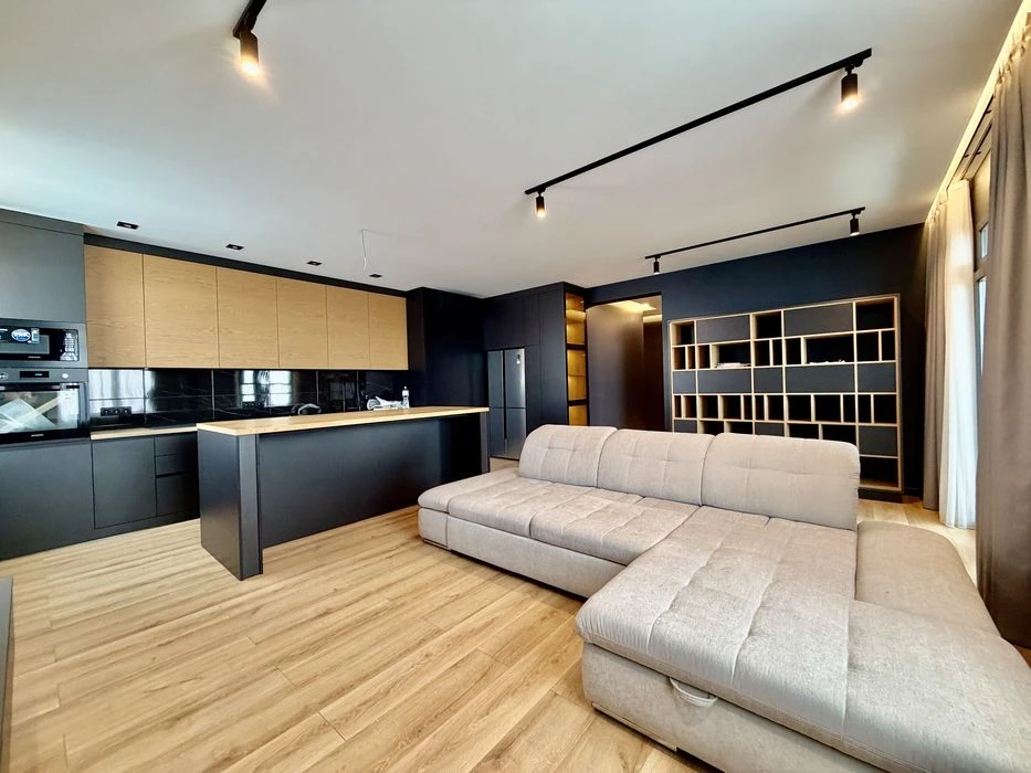 Продажа трехкомнатной  квартииры ЖК-4 Сезона. Проспект Леси