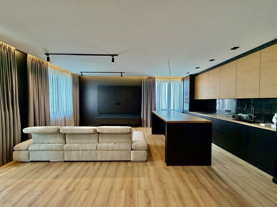 Продажа трехкомнатной  квартииры ЖК-4 Сезона. Проспект Леси
