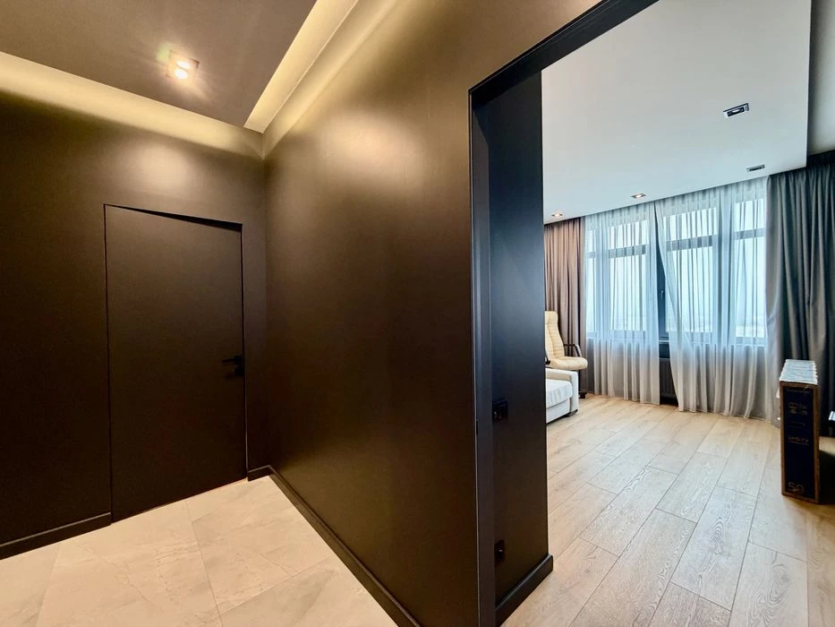 Продажа трехкомнатной  квартииры ЖК-4 Сезона. Проспект Леси