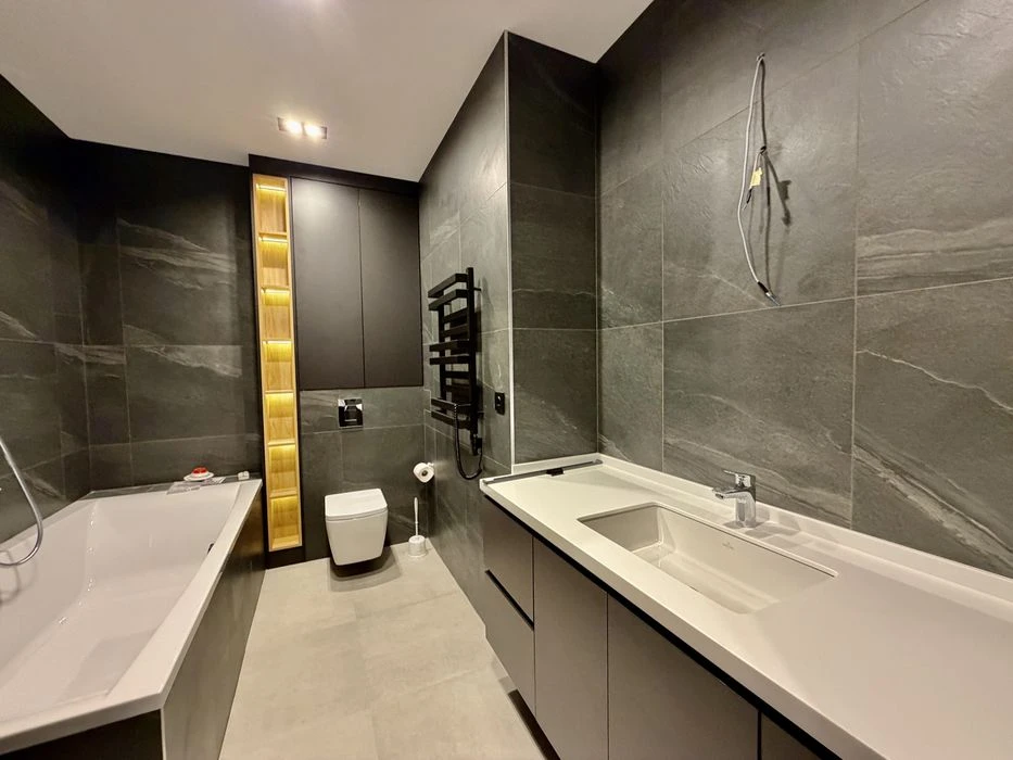 Продажа трехкомнатной  квартииры ЖК-4 Сезона. Проспект Леси