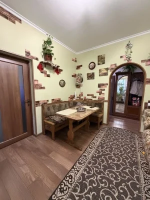 Продається 2 кімнатна квартира  в районі парку шевченка