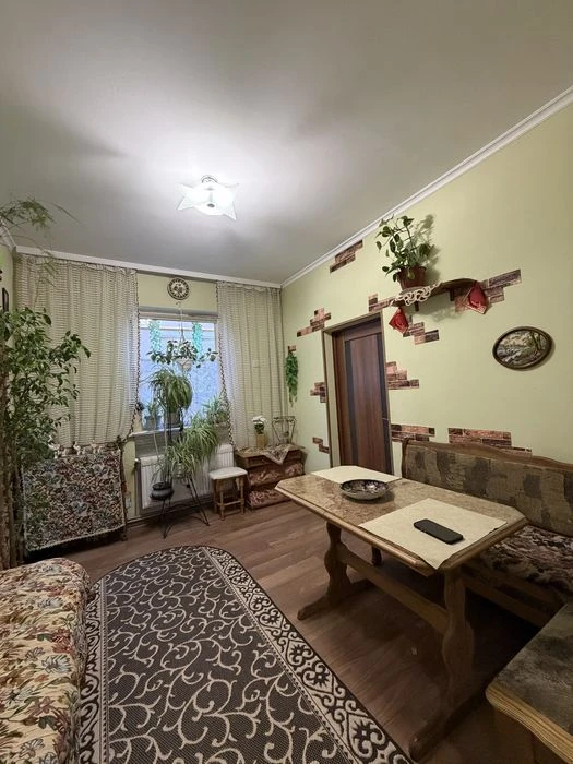 Продається 2 кімнатна квартира  в районі парку шевченка
