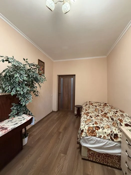 Продається 2 кімнатна квартира  в районі парку шевченка