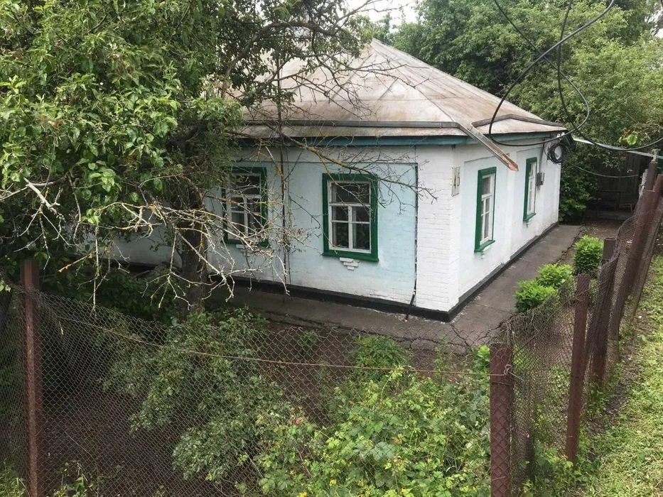 Будинок на 3 входи з великою ділянкою.