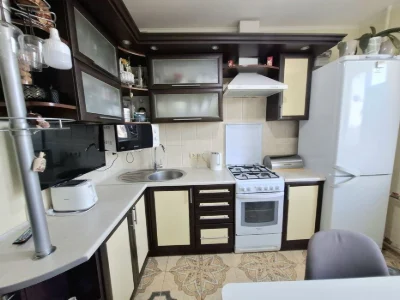 Продам 2-к кв чешка 50 м2 с ремонтом в кирпиче по ул Семафор
