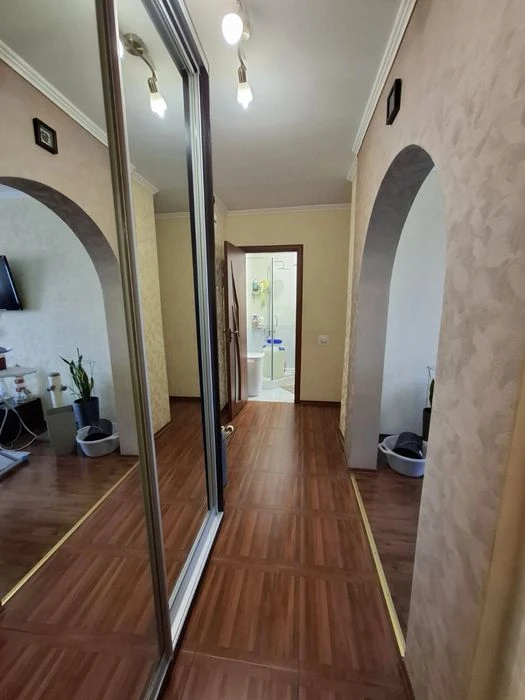 Продам 2-к кв чешка 50 м2 с ремонтом в кирпиче по ул Семафор