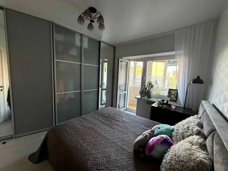 Продаж 2 кім квартири, Антоновича 125 А, М. Палац Україна.