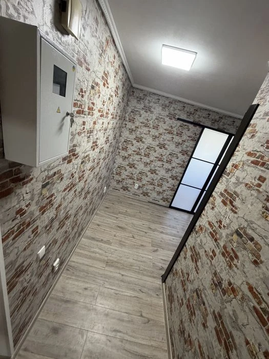 Продаю 1 комнатную Большую квартиру на Космонавтов/ Электрон