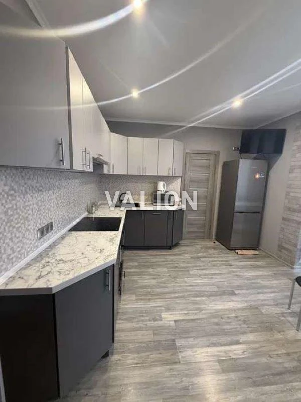 Продаж 1-к квартири вул. Зарічна 4