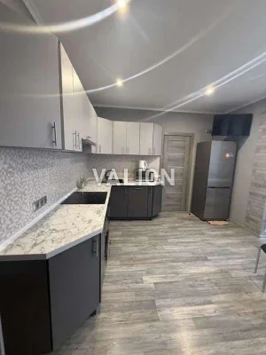Продаж 1-к квартири вул. Зарічна 4
