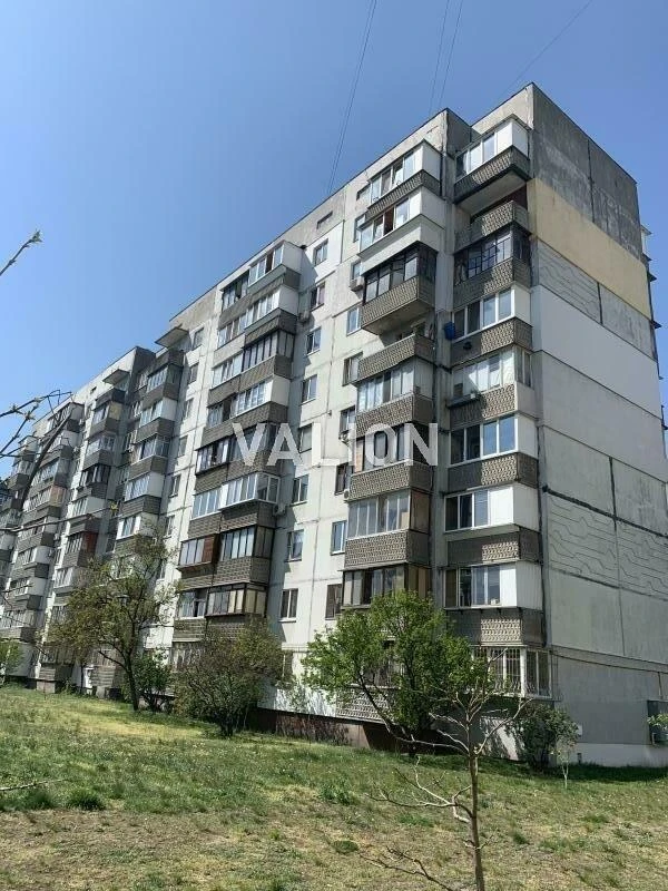Продаж 2-к квартири вул. Приозерна 8а