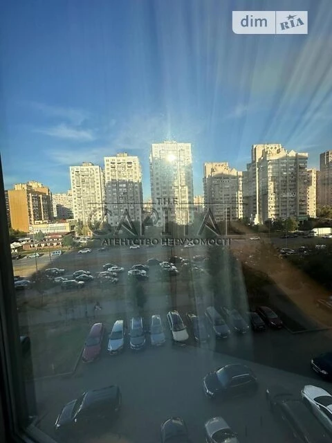 Довготривала оренда 2к квартири на вул. Дніпровська наб. 14-