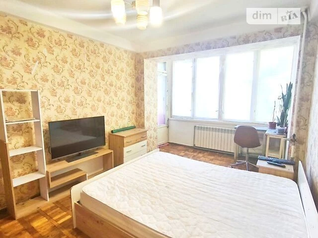 Довготривала оренда 2к квартири на вул. Дмитрівська 96-98 •