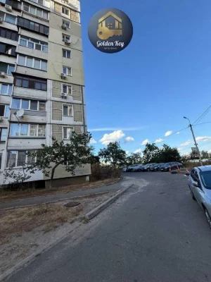 Продаж 3-кімнатної квартири 81.9 м², Ревуцького вул., 44