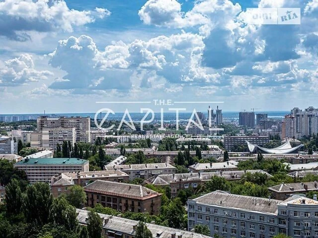 Довготривала оренда 2к квартири на вул. Коновальця Євгена 44
