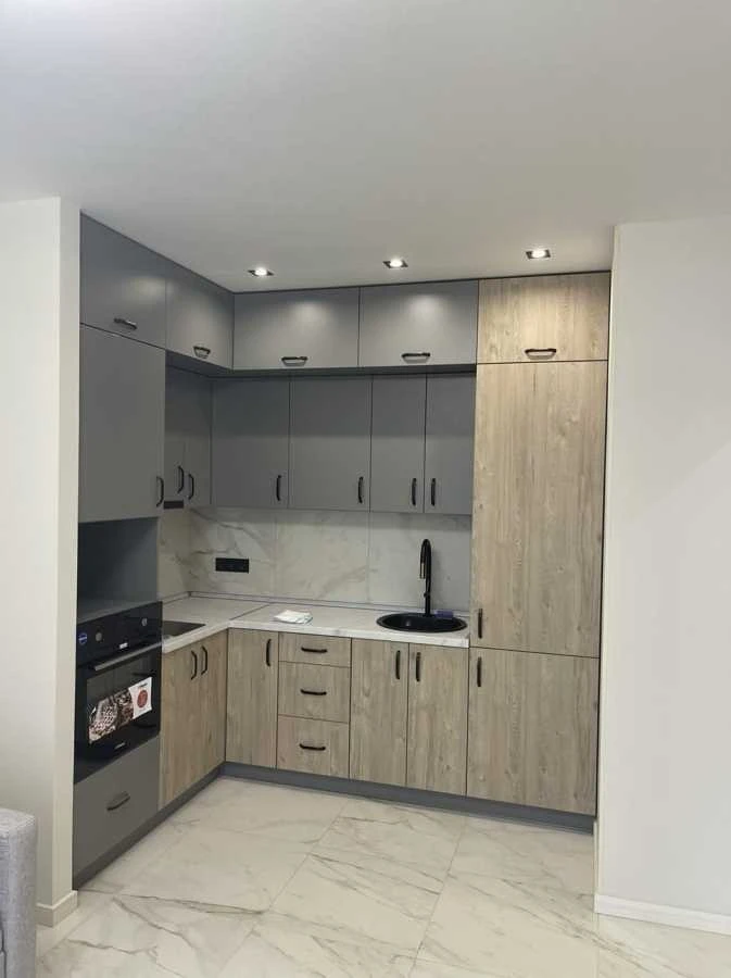 Продаж 1-кімнатної квартири 37.5 м², Салютна вул., 2