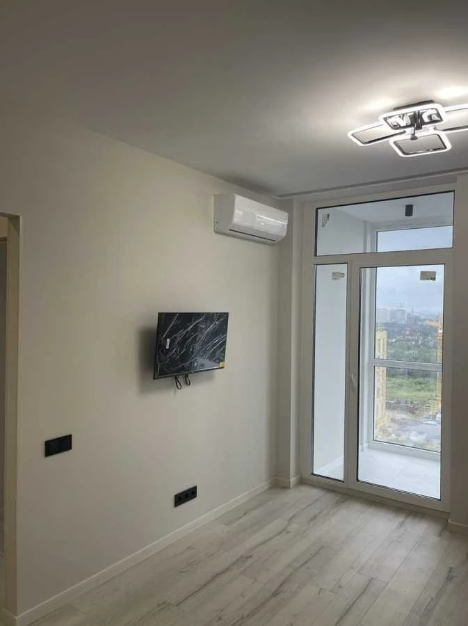 Продаж 1-кімнатної квартири 37.5 м², Салютна вул., 2