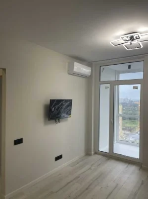 Продаж 1-кімнатної квартири 37.5 м², Салютна вул., 2