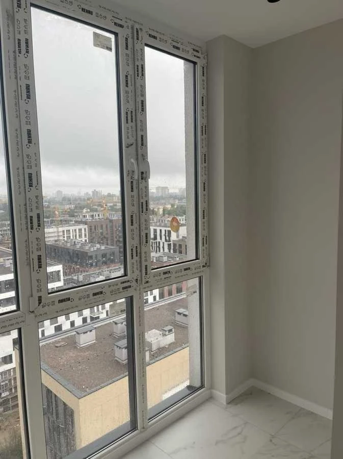 Продаж 1-кімнатної квартири 37.5 м², Салютна вул., 2