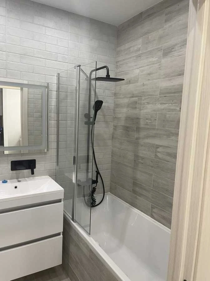 Продаж 1-кімнатної квартири 37.5 м², Салютна вул., 2